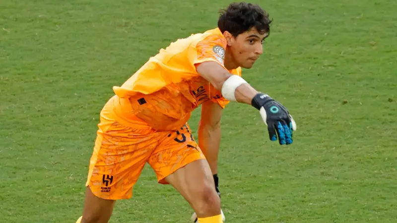 فرانس فوتبول - ياسين بونو مرشح لجائزة أفضل حارس في العالم