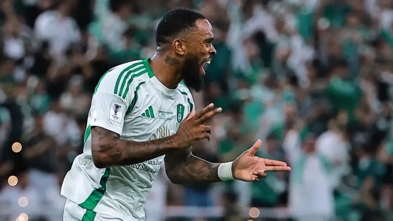 القنوات الناقلة لمباراة الأهلي ضد الحزم اليوم في دوري روشن السعودي مع الموعد