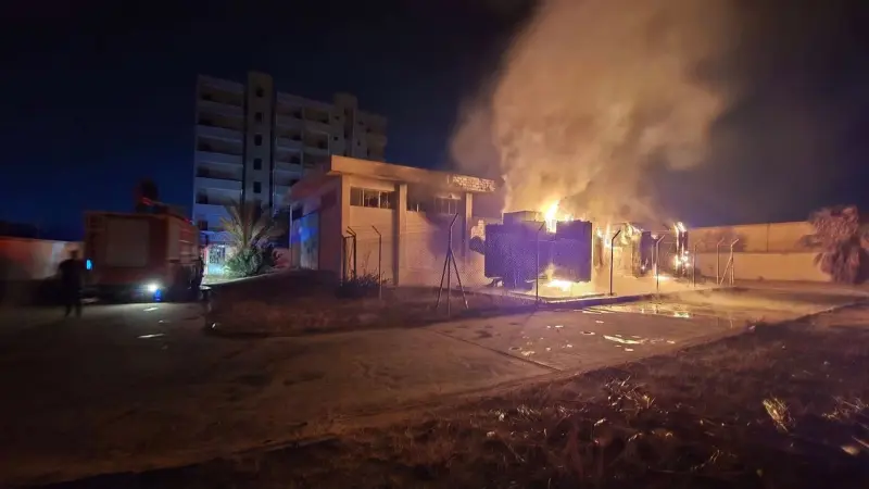 فيديو - احتراق محطة كهرباء بمدينة الزاوية الليبية جراء استهداف بمسيّرات