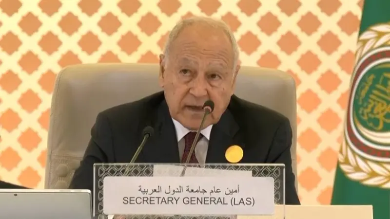 فيديو - جدال بين مراسلة سورية وأبو الغيظ في المؤتمر الصحفي الختامي للقمة العربية