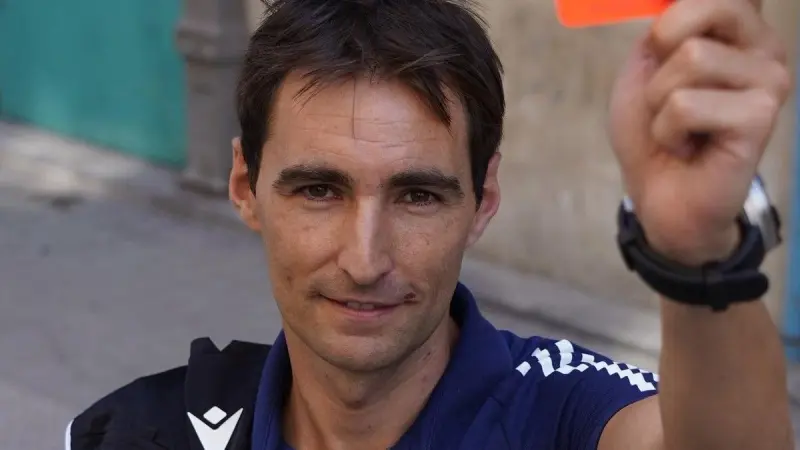 من هو حكم الكلاسيكو؟ تعرف إلى ريكاردو بينغوتيشيا الذي أشعل مواجهة برشلونة وريال مدريد