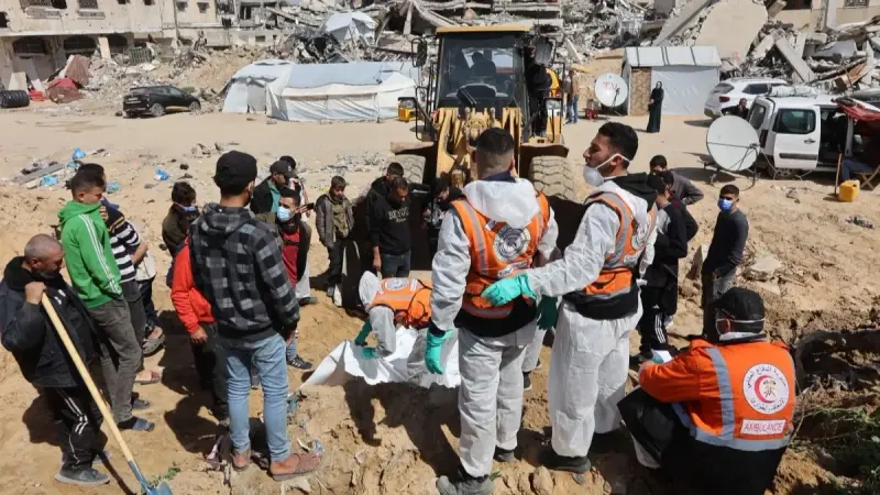 الدفاع المدني بغزة يعلن انتشال عشرات الجثامين في مجمع الشفاء