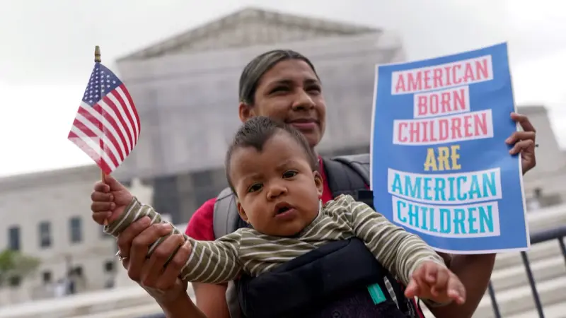 الولايات المتحدة.. مهاجرون يترقّبون حكم الجنسية بالولادة