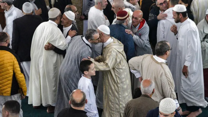 موعد عيد الفطر 2025 في الجزائر.. استعد لعطلة مميزة