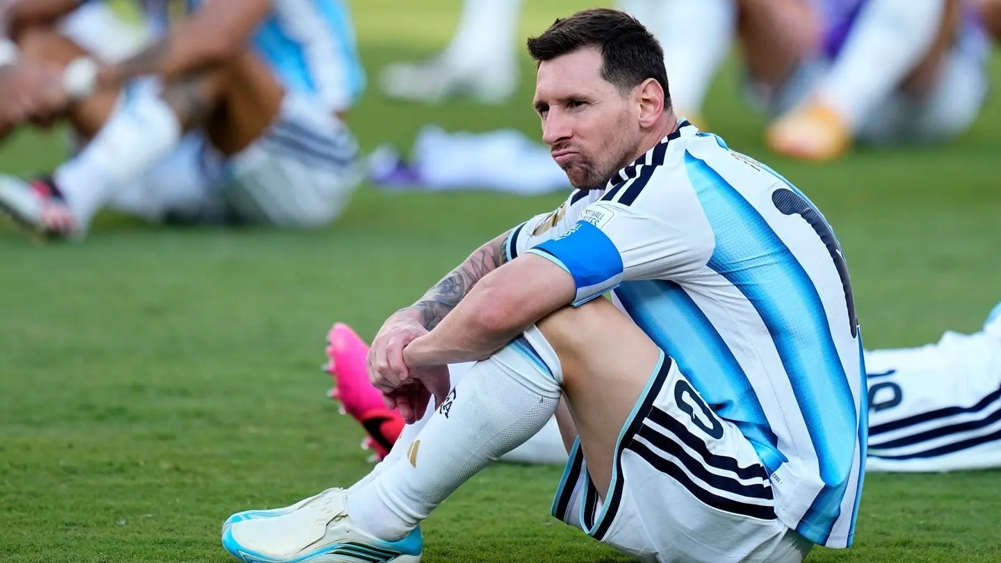 اعتزال ميسي يترك فراغا كبيرا في صفوف منتخب الأرجنتين (أ ف ب) اعتزال ميسي يترك فراغا كبيرا في صفوف منتخب الأرجنتين (أ ف ب)