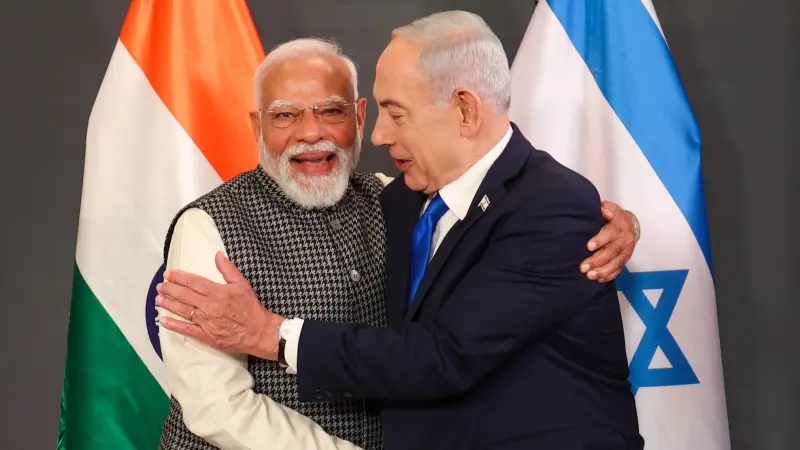 فيديو - نتانياهو يستقبل مودي بالزيّ الهندي.. وهذه تفاصيل اللقاء