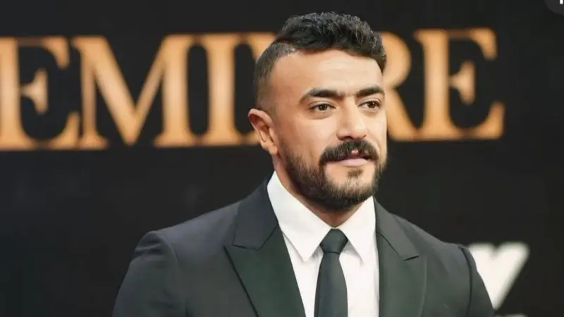 فيديو - أحمد العوضي يواجه موقفا محرجا من معجبة.. وردّه يشعل التفاعل
