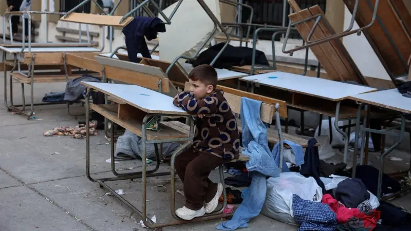 أمومة بقلب المعاناة.. إنجاب وإرضاع وأحلام تبدّدت في مراكز إيواء لبنان