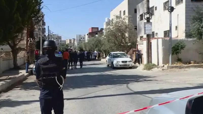 فيديو - إصابة 3 أشخاص في الأردن إثر سقوط جسم غامض