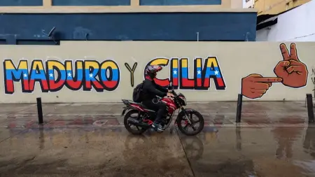 related_news_inside_blogsفنزويلا: هذه إصابات مادورو وزوجته.. والهجوم الأميركي أسفر عن 100 قتيل