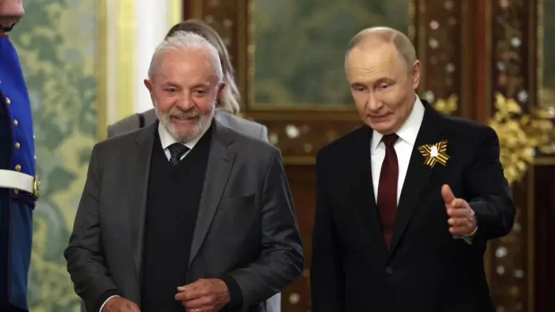 رئيسا البرازيل وروسيا يتبادلان وجهات النظر حول السلام في أوكرانيا