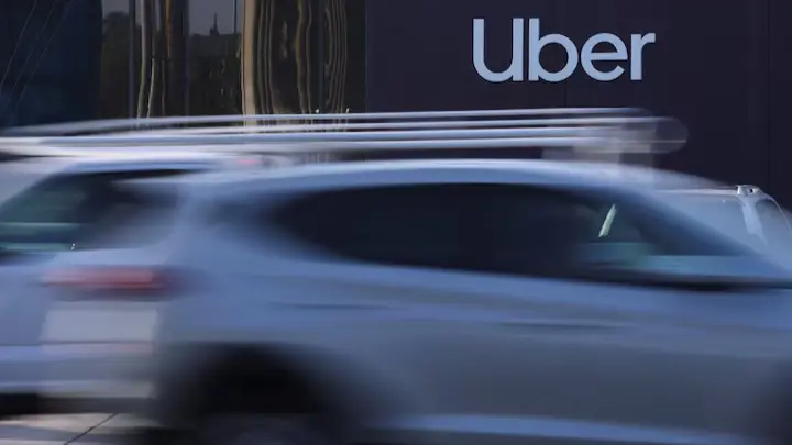 أوبر تحقق قفزة في الأرباح.. وترسم مستقبلها عبر المركبات ذاتية القيادة