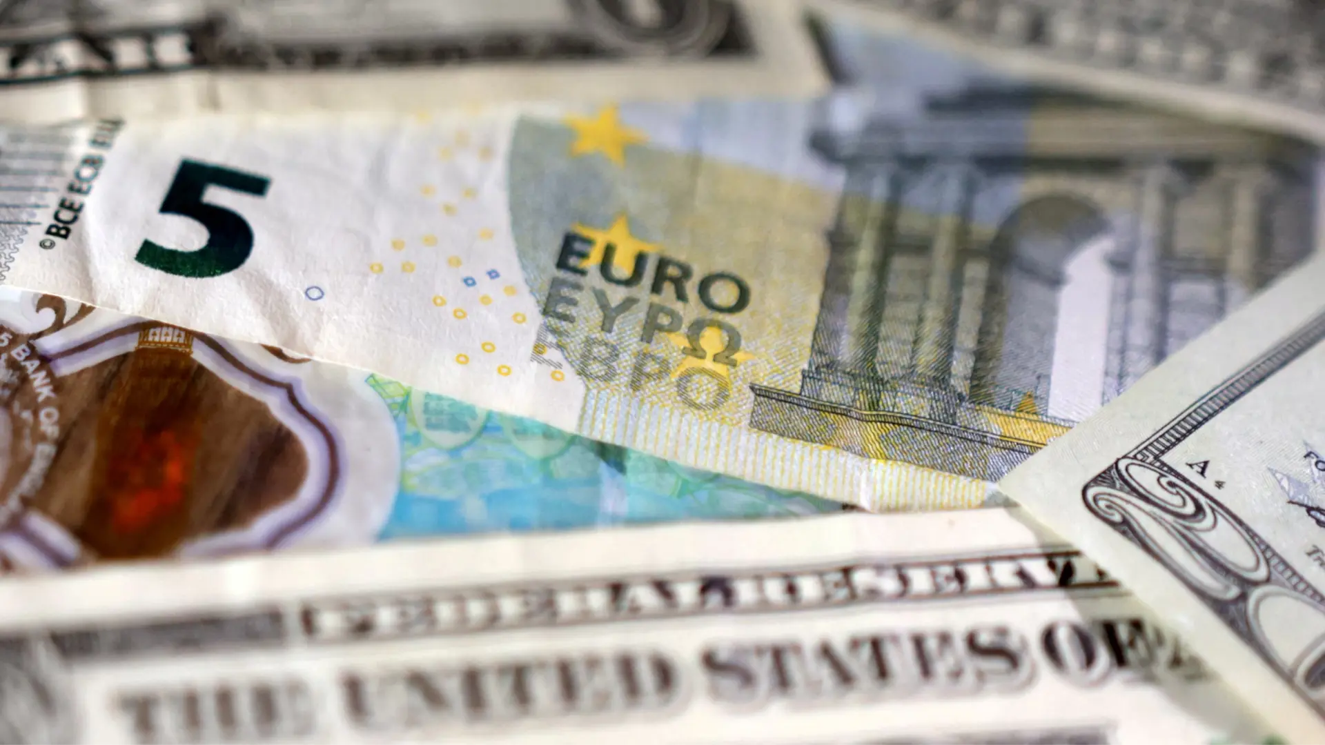 أسعار صرف العملات في مصر اليوم مستقرة في مستهل التعاملات (رويترز) أسعار صرف العملات في مصر اليوم مستقرة في مستهل التعاملات (رويترز)