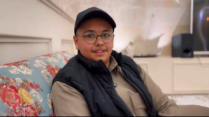 حارس الخلود كوزاني يقدم اعتذارًا رسميًا لحامل كرات فريق النجمة وسط هدايا ثمينة