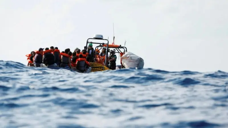 غرق مركب قبالة السواحل التونسية يودي بحياة 50 مهاجرا