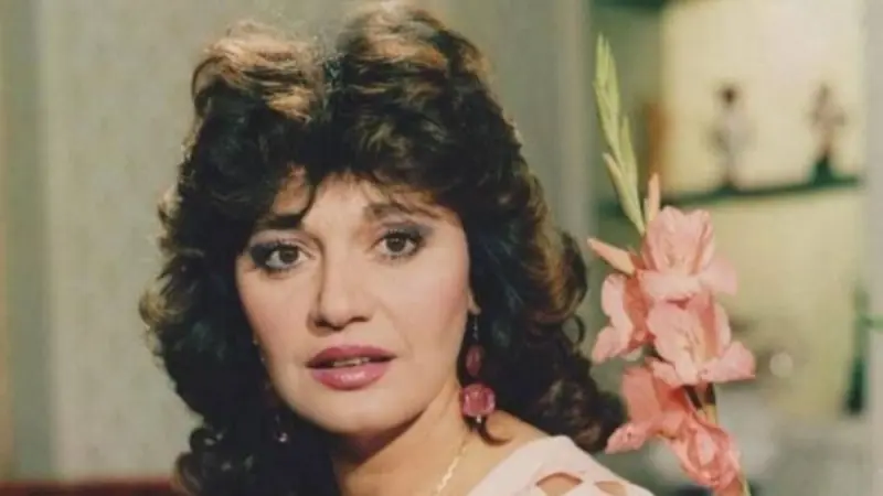 ابنة مديحة كامل تكشف تفاصيل الساعات الأخيرة في حياة والدتها