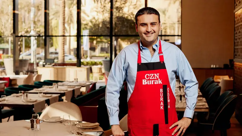 فيديو وصور - بعد ظهوره بالمستشفى.. ماذا حصل مع الشيف بوراك؟