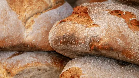 اختراق علمي: إنتاج هيدروجين نظيف من بقايا الخبز