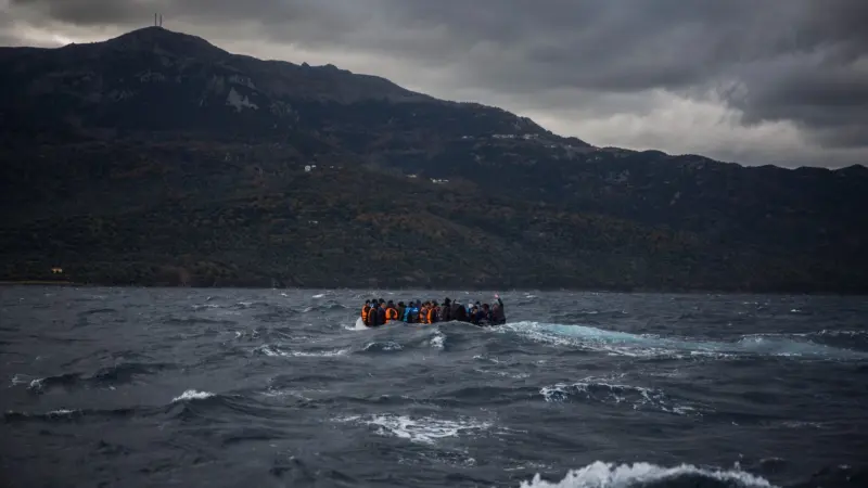 5 قتلى بغرق مركب هجرة قرب سواحل اليونان