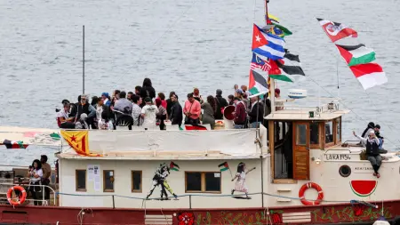 related_news_inside_blogsفيديو - للمرة الثانية.. إسرائيل تعترض "أسطول الصمود" المتجه لغزة