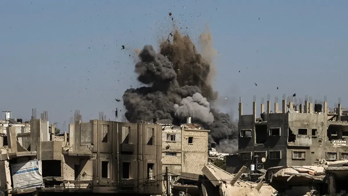 مصادر إسرائيلية: "حماس" تعمل على استعادة أسلحتها (أ ف ب) مصادر إسرائيلية: "حماس" تعمل على استعادة أسلحتها (أ ف ب)