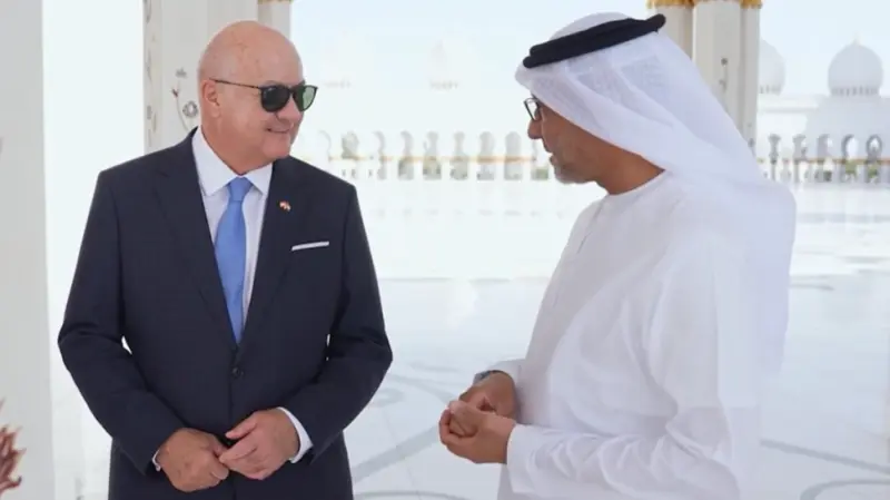 مستشار النمسا يزور جامع الشيخ زايد الكبير في أبوظبي