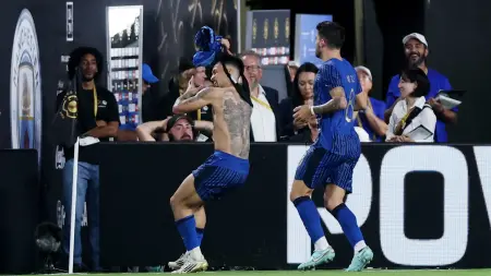 related_news_inside_blogsفيديو - بعد أن ساعد بونو.. احتفال مثير من ماركوس ليوناردو