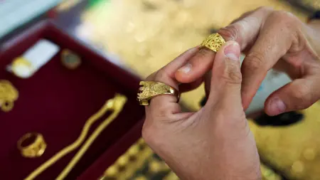 سعر الذهب في مصر اليوم الأربعاء 12 فبراير 2025.. هدوء ما قبل العاصفة؟