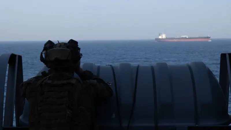 فيديو - طهران تتوعد بالرد بعد سيطرة الجيش الأميركي على سفينة "توسكا"