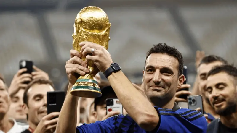 الاتحاد الأرجنتيني يعلن استمرار سكالوني حتى 2026