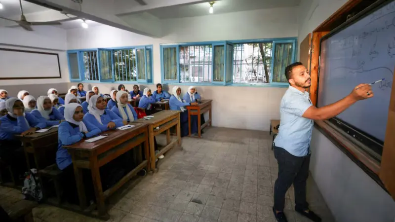 من يستحق حافز 1000 جنيه للمعلمين بمصر.. ومتى يبدأ التطبيق؟