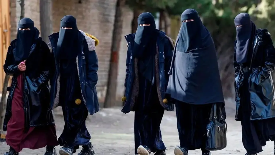 أفغانستان أعلنت حزمة إجراءات متعلقة بتشديد قواعد اللباس (أ ف ب) أفغانستان أعلنت حزمة إجراءات متعلقة بتشديد قواعد اللباس (أ ف ب)