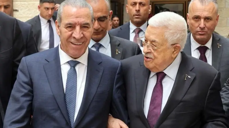 بعد الإعلان الدستوري.. هل يتنحى عباس عن رئاسة السلطة الفلسطينية؟