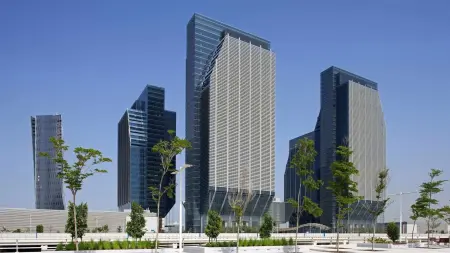 اقتصاد الإمارات ينمو 5.3% للأنشطة غير النفطية