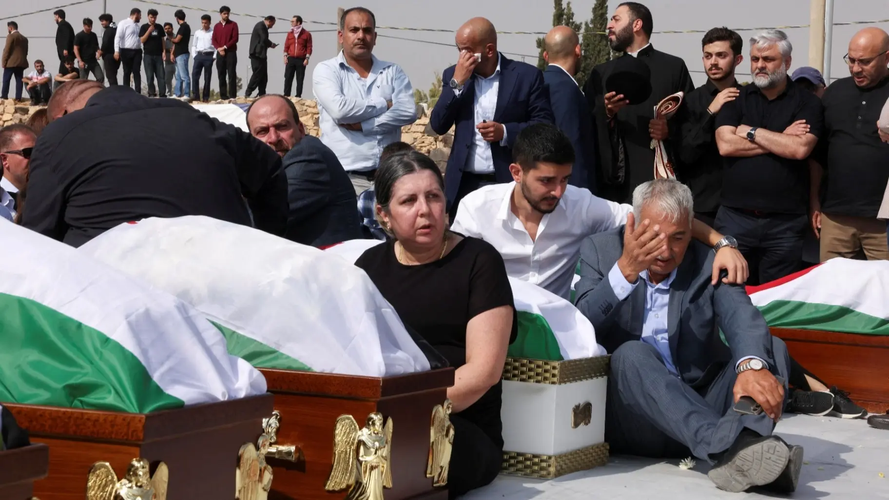 الأردن يستبعد وجود صلة بين منفذي هجوم الكرك بأي تنظيمات أخرى (رويترز) الأردن يستبعد وجود صلة بين منفذي هجوم الكرك بأي تنظيمات أخرى (رويترز)