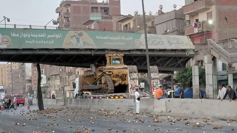 فيديو - سقوط كوبري طوخ يثير حالة من الجدل في مصر