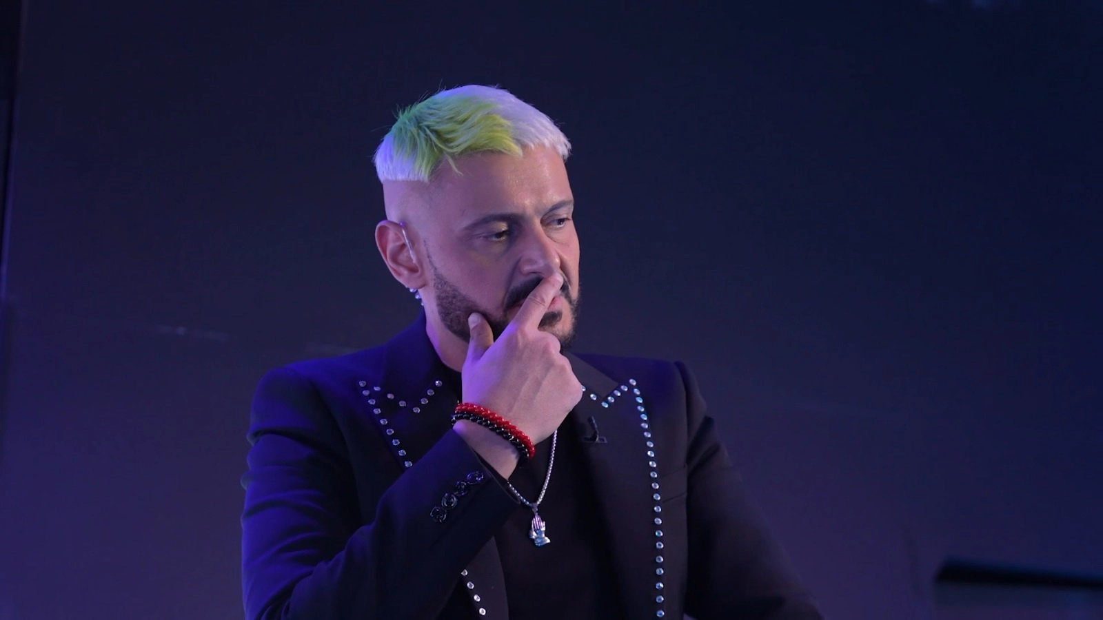 رامز جلال يستقبل العام الجديد بتأدية مناسك العمرة 