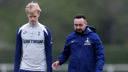 related_news_inside_blogsسلوت أمام تحدي الإقالة ودي زيربي في اختبار إبقاء توتنهام في البريميرليغ