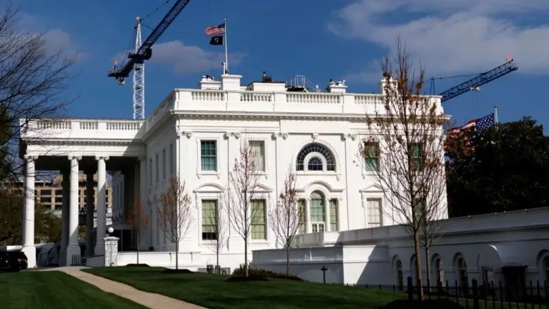 البيت الأبيض حذّر موظفيه من المراهنة في الأسواق وسط حرب إيران