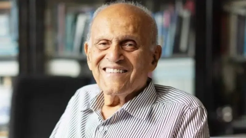 مجدي يعقوب.. الجراح العالمي بخير والشائعات لا أساس لها