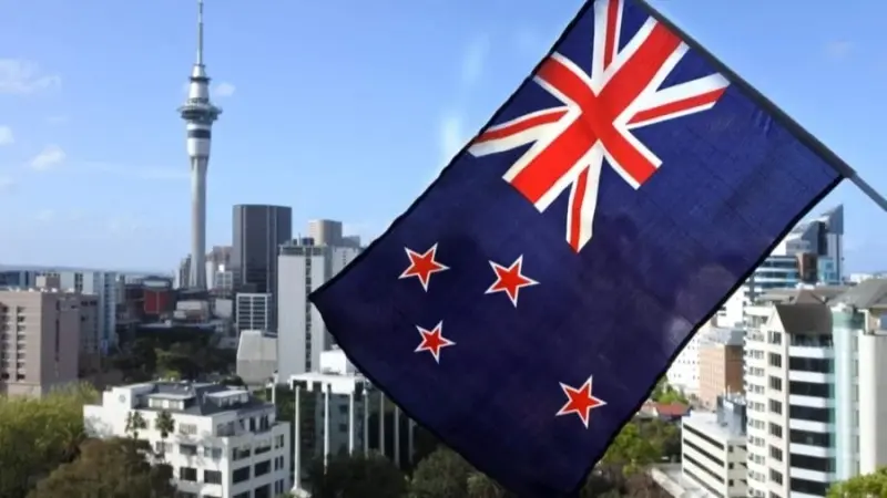 نيوزيلندا تعيد فرض قيود وعقوبات على إيران