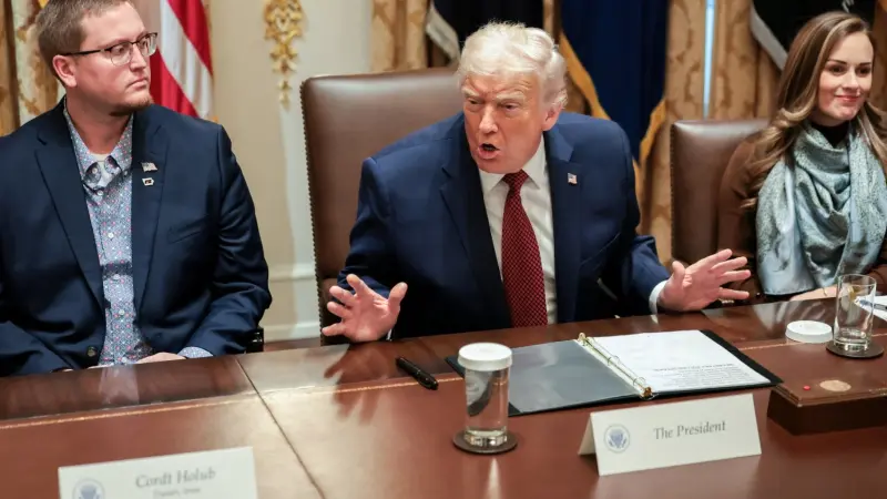 لماذا يُلقي ترامب اللوم على بايدن في كل إخفاق؟