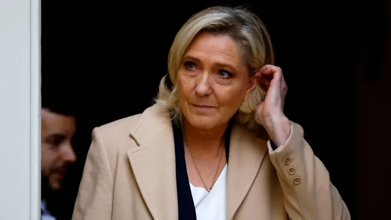 أزمة جديدة في باريس.. مارين لوبان تسعى لإقالة ماكرون