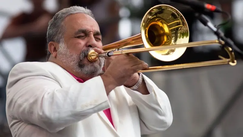 وفاة أسطورة السالسا الأميركية ويلي كولون عن 75 عاما