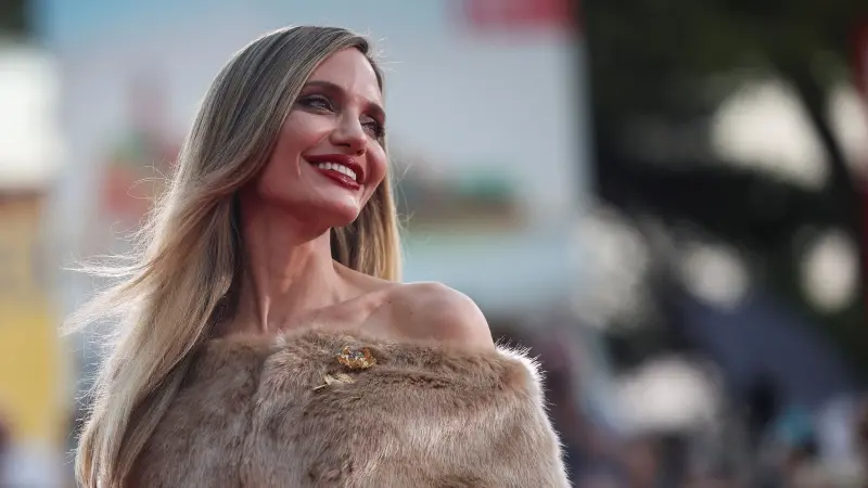 أيقونة سينمائية وناشطة حقوقية.. أنجلينا جولي تحتفل بعيد ميلادها الـ50