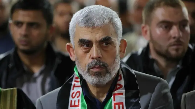 تداول واسع لفيديو يحيى السنوار قبل اغتياله بأيام قليلة في غزة