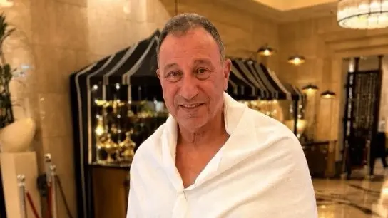محمود الخطيب يؤدي مناسك الحج وسط أجواء روحانية
