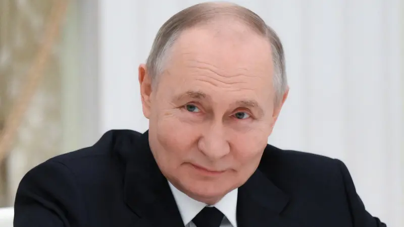 بعد سلسلة من النكسات.. بوتين يقيل رئيس وكالة الفضاء الروسية