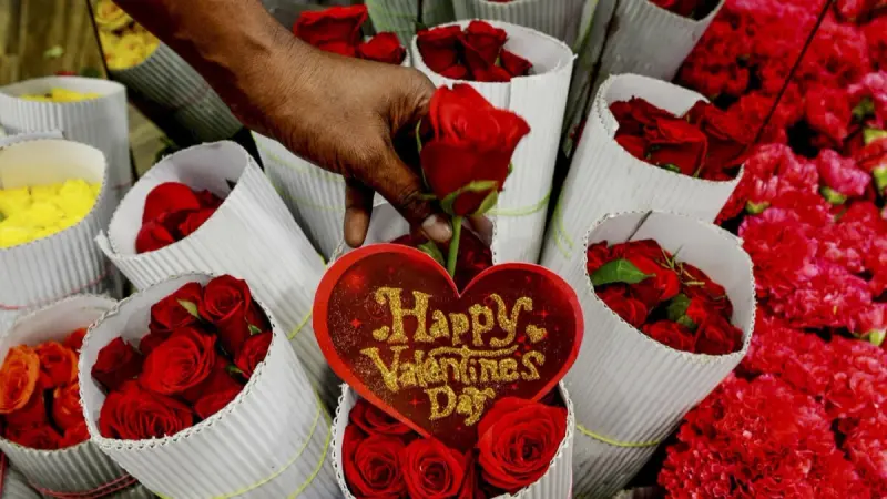 ما سبب تسمية عيد الحب ومن اخترعه؟