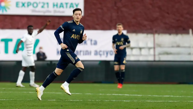 الألماني أوزيل ينضم إلى حزب إردوغان